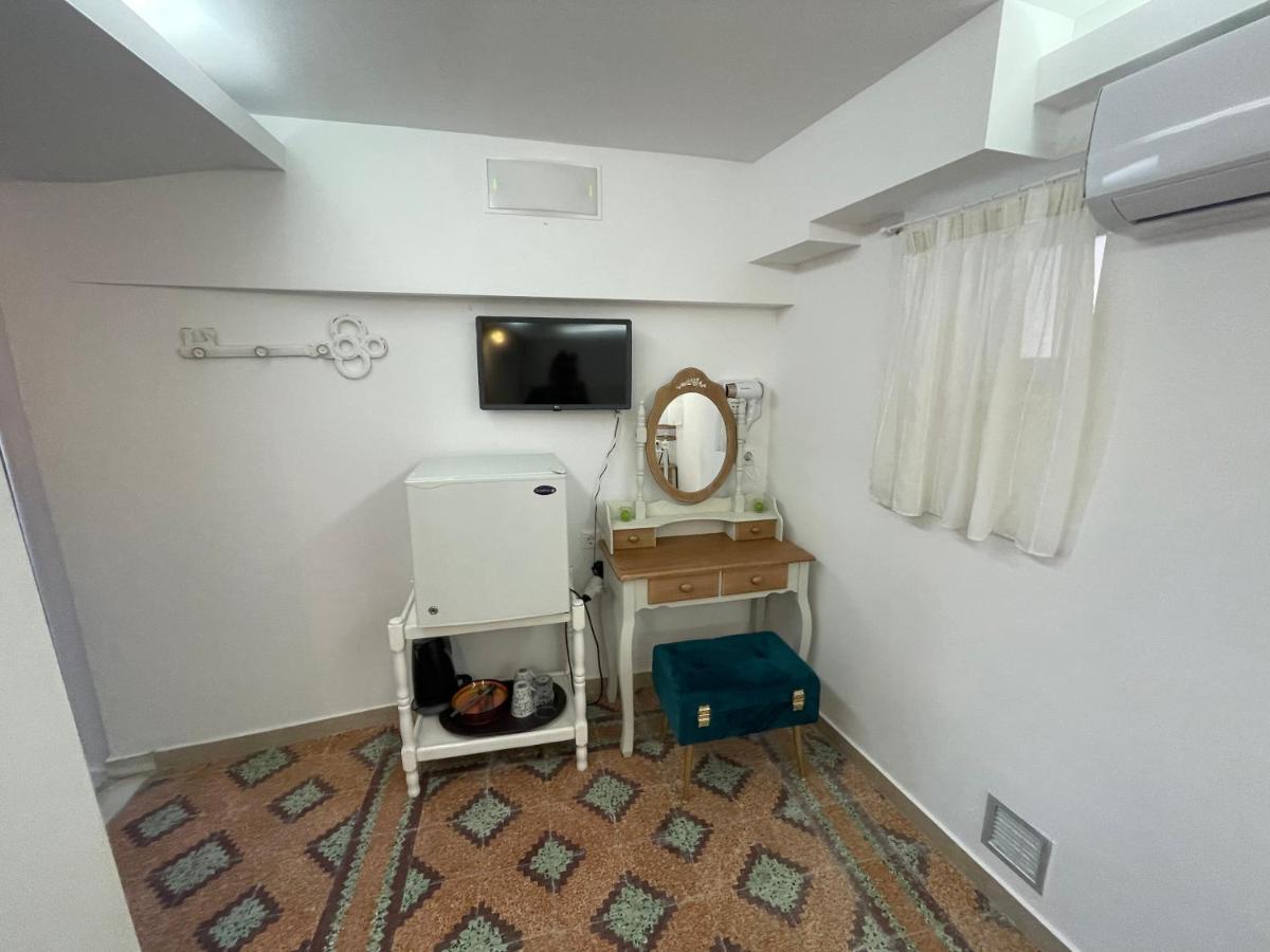 Burgos Barrio Hotel Naxos City Bagian luar foto