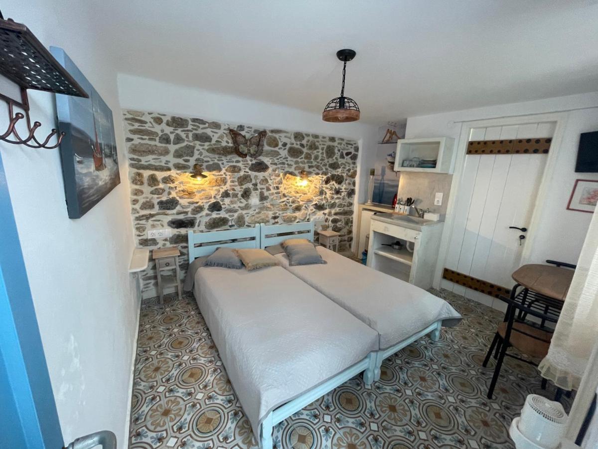 Burgos Barrio Hotel Naxos City Bagian luar foto