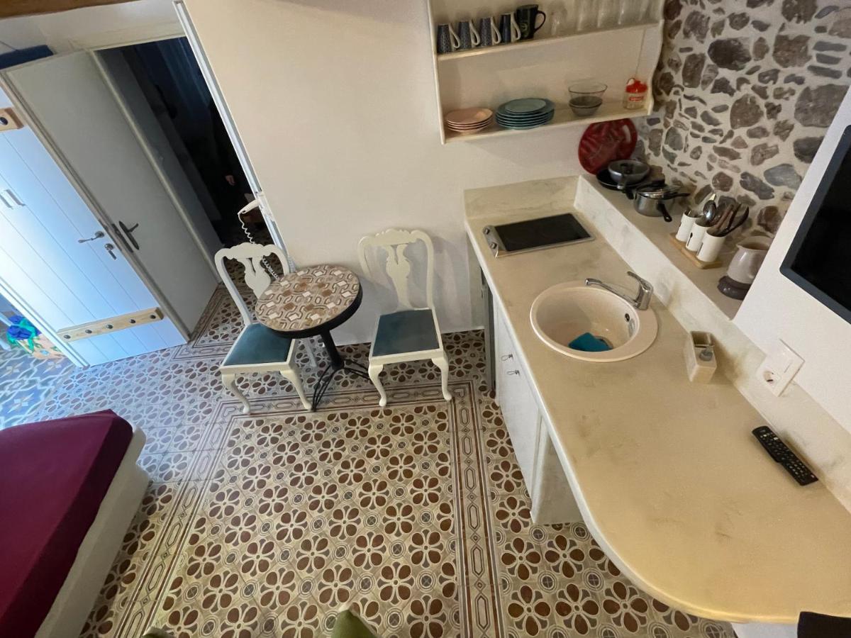 Burgos Barrio Hotel Naxos City Bagian luar foto