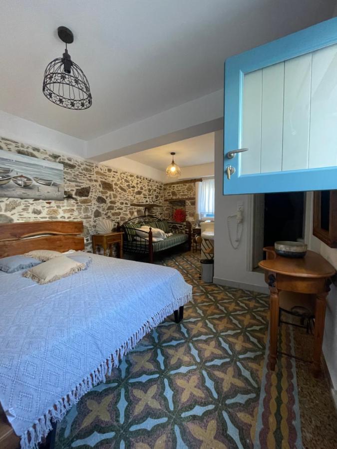 Burgos Barrio Hotel Naxos City Bagian luar foto