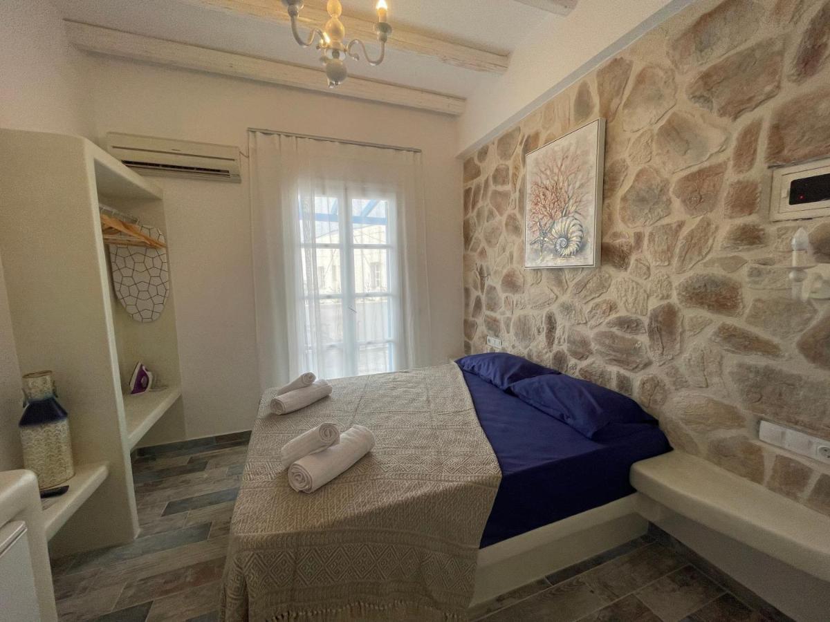 Burgos Barrio Hotel Naxos City Bagian luar foto