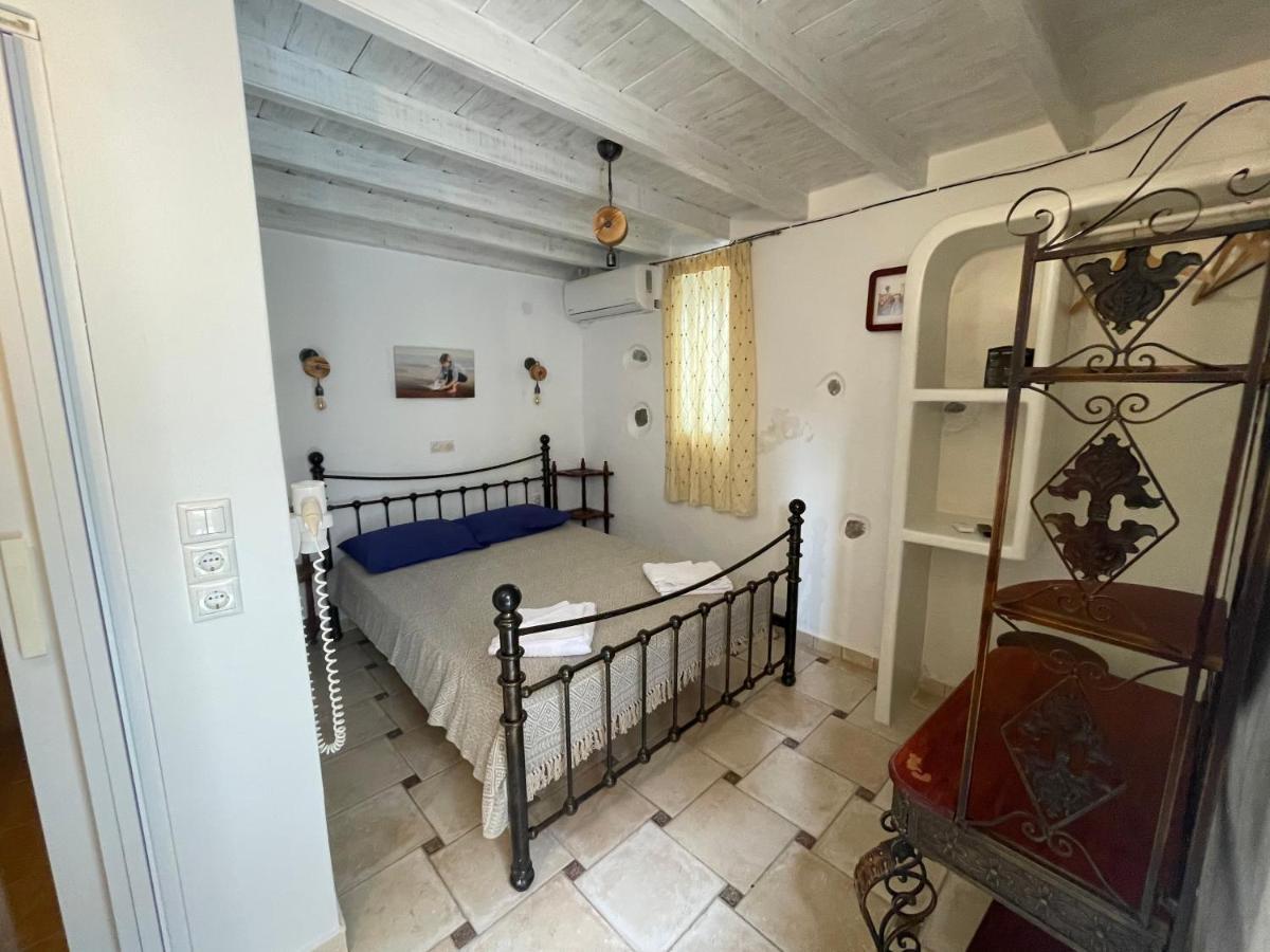 Burgos Barrio Hotel Naxos City Bagian luar foto