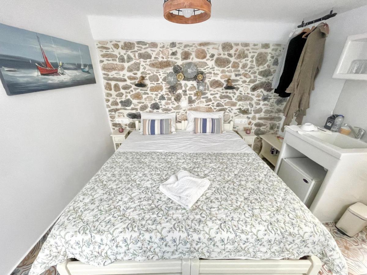 Burgos Barrio Hotel Naxos City Bagian luar foto